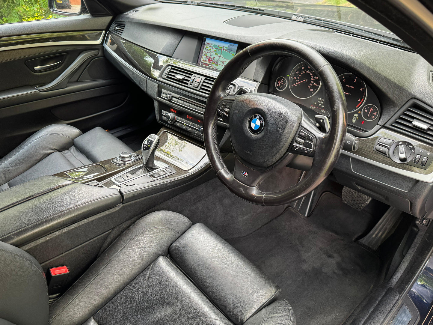 BMW 5 Series M Sport, Estate - AV11AVJ