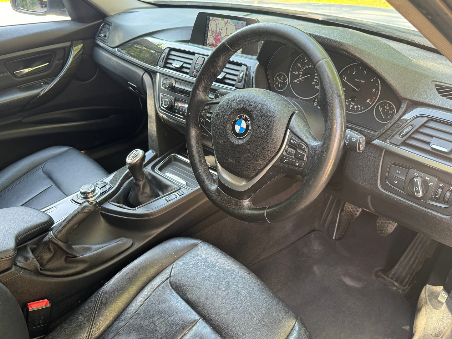 BMW 3 Series, Luxury, 320d, Saloon - YH13YNG
