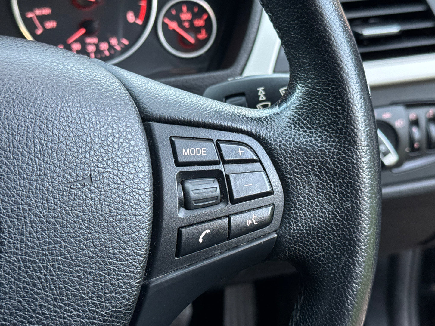 BMW 3 Series, 320d, Saloon - VU15YHG