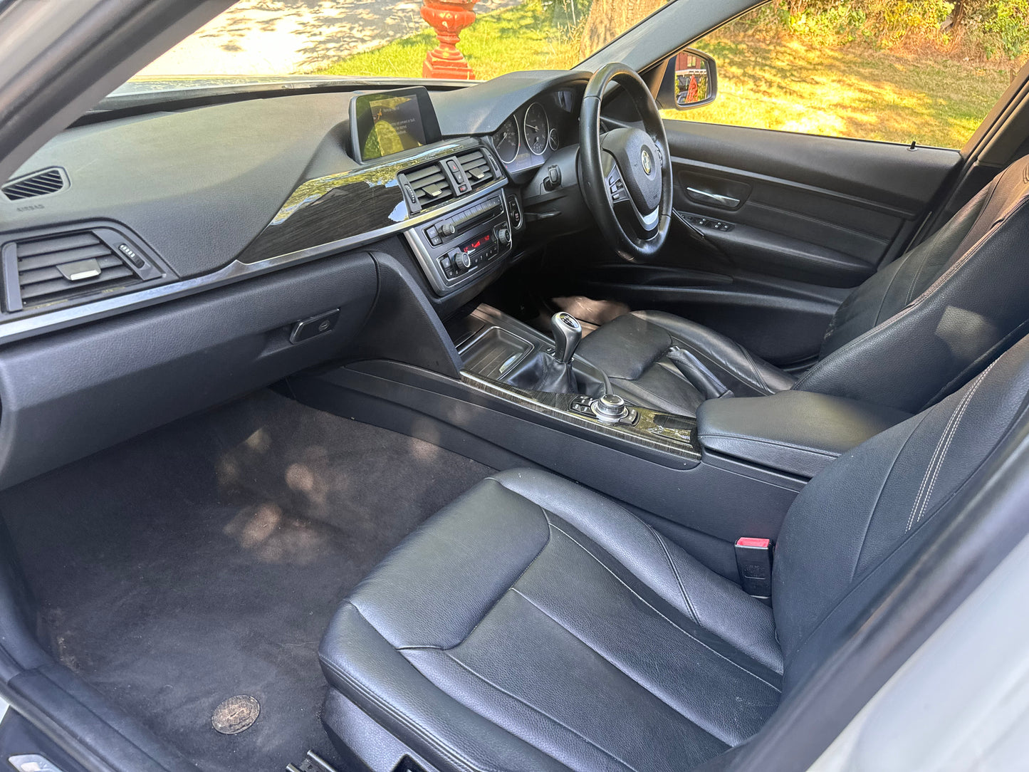 BMW 3 Series, Luxury, 320d, Saloon - YH13YNG
