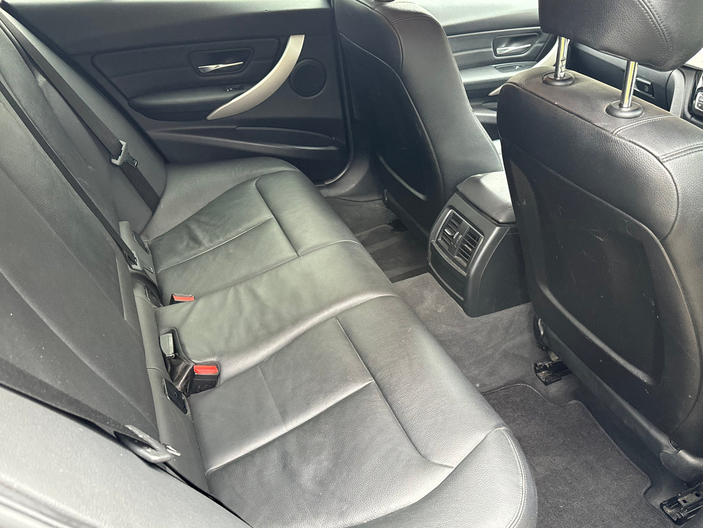 BMW 3 Series, SE, 318d, Estate - YK68NOJ