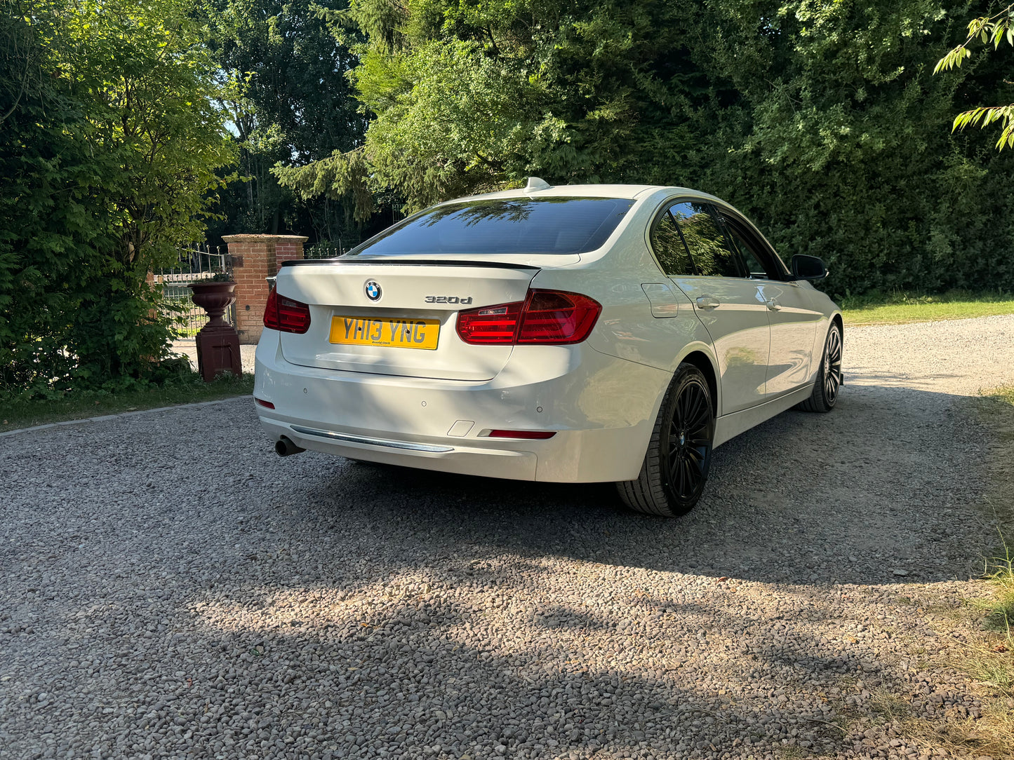 BMW 3 Series, Luxury, 320d, Saloon - YH13YNG