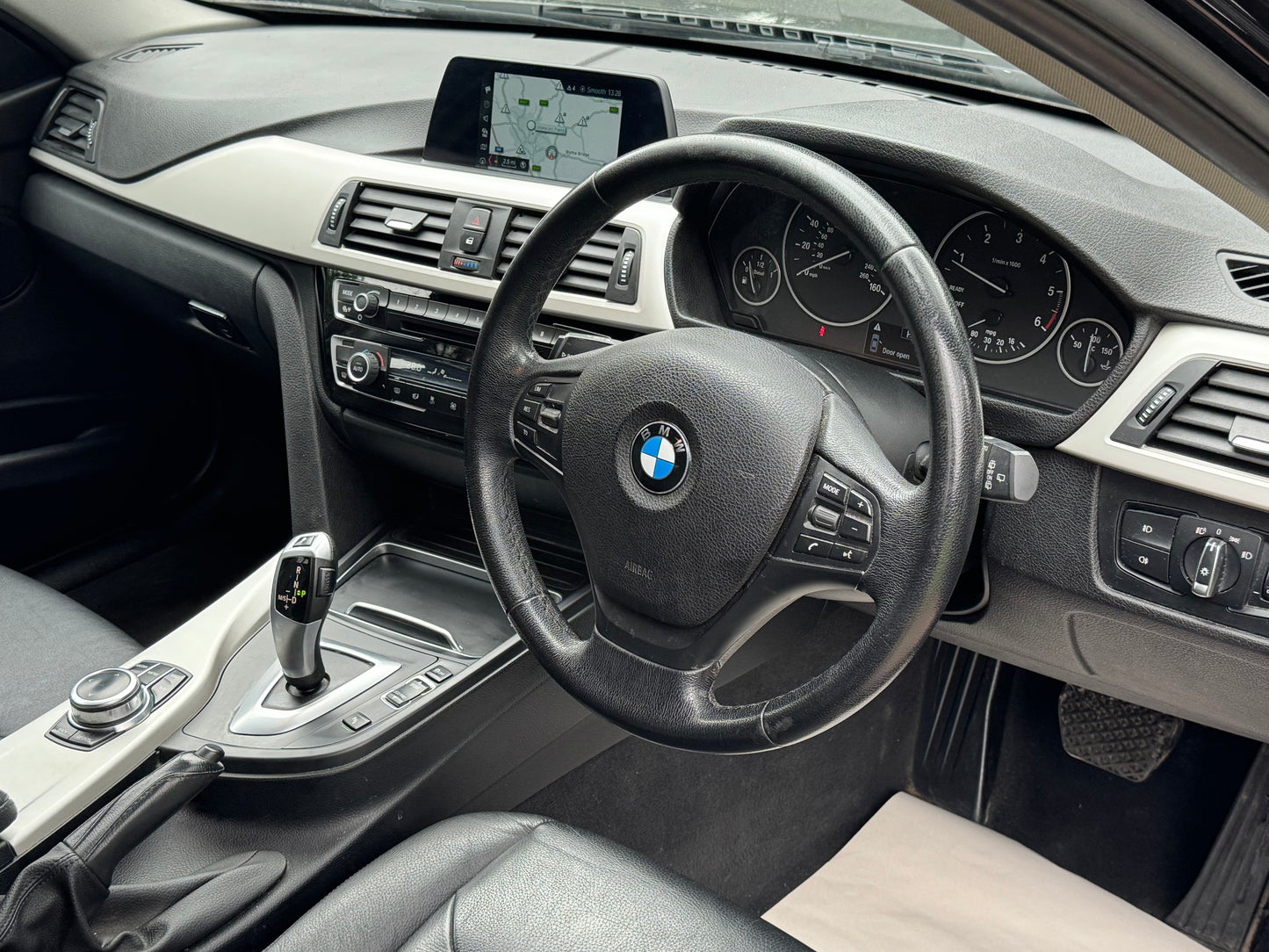 BMW 3 Series, SE, 318d, Estate - YK68NOJ