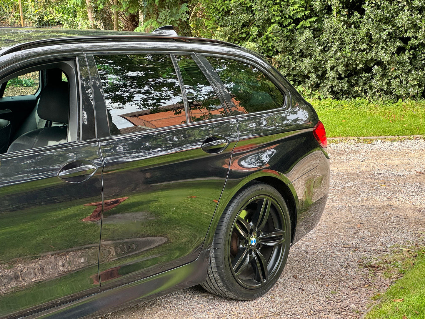 BMW 5 Series M Sport, Estate - AV11AVJ