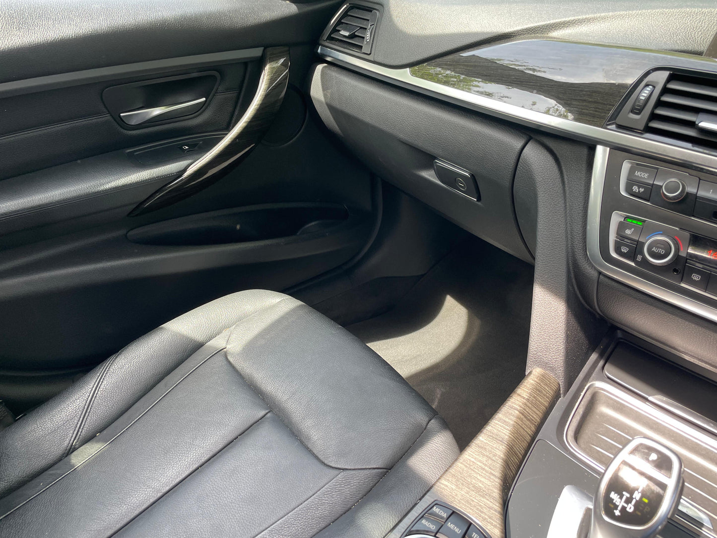 BMW 3 Series, Luxury, xDrive, 320d, Estate - YJ63EZM
