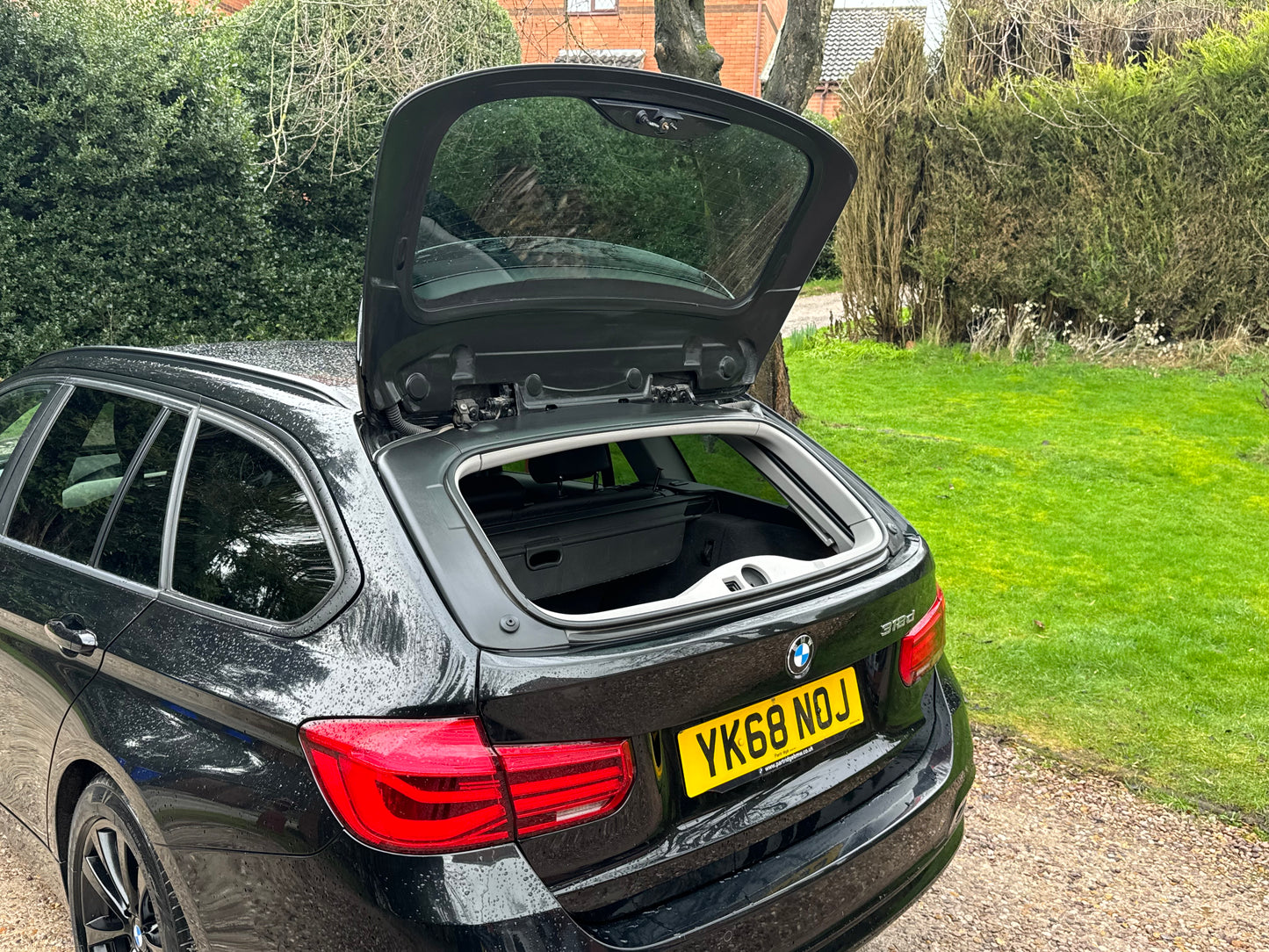 BMW 3 Series, SE, 318d, Estate - YK68NOJ