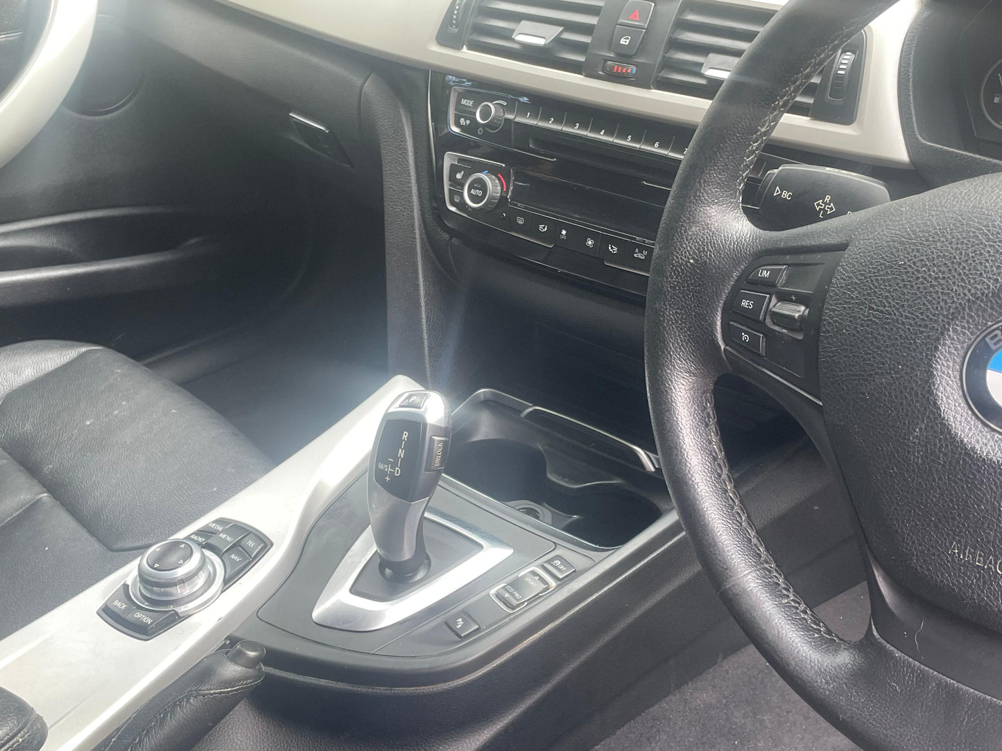 BMW 3 Series, SE, 318d, Estate - YG66SHJ
