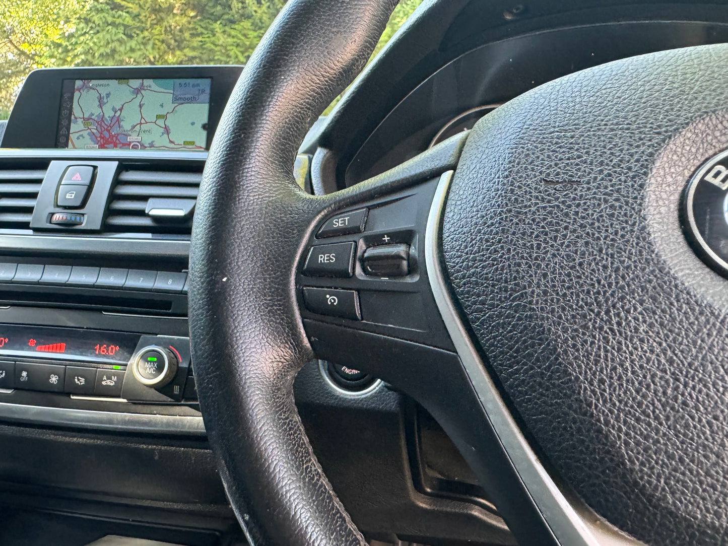 BMW 3 Series, Luxury, 320d, Saloon - YH13YNG