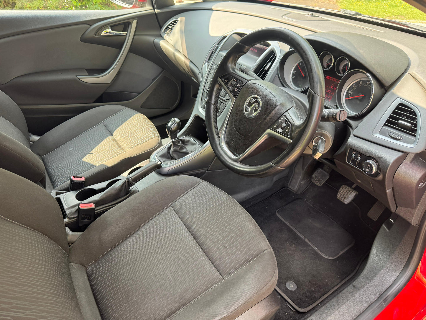 Vauxhall Astra GTC Limited Edition, Hatchback - YY64RZX