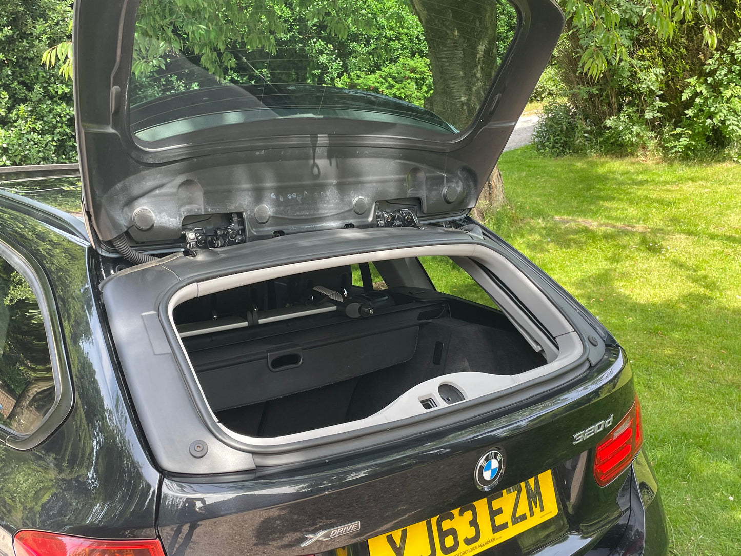 BMW 3 Series, Luxury, xDrive, 320d, Estate - YJ63EZM