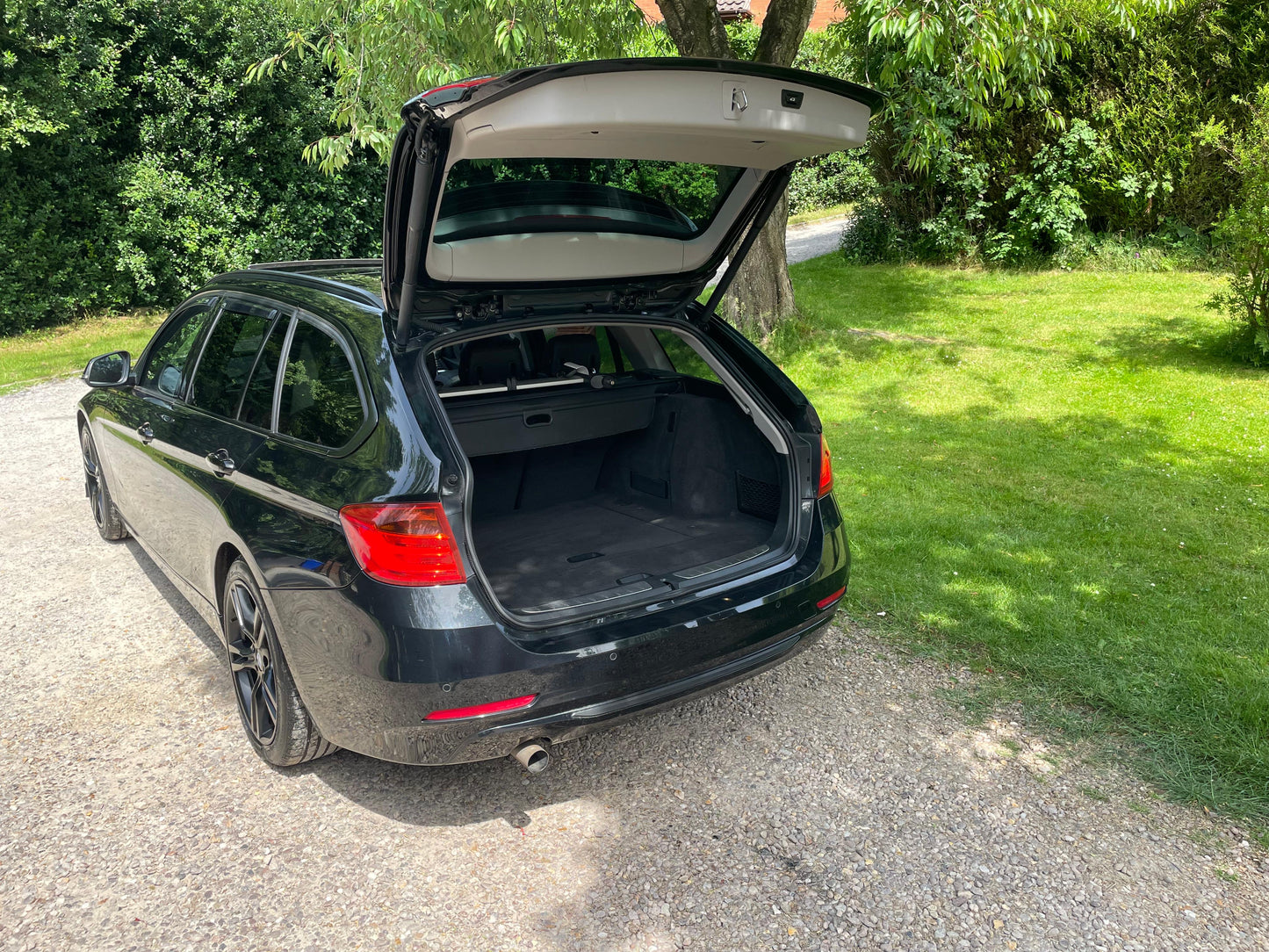 BMW 3 Series, Luxury, xDrive, 320d, Estate - YJ63EZM