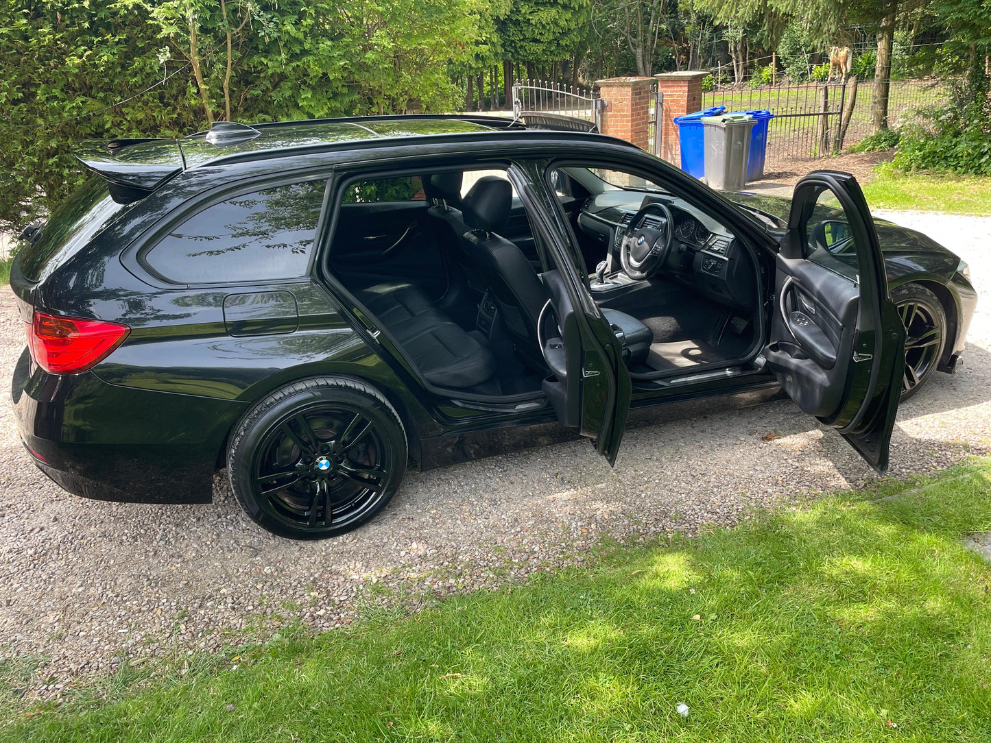 BMW 3 Series, Luxury, xDrive, 320d, Estate - YJ63EZM