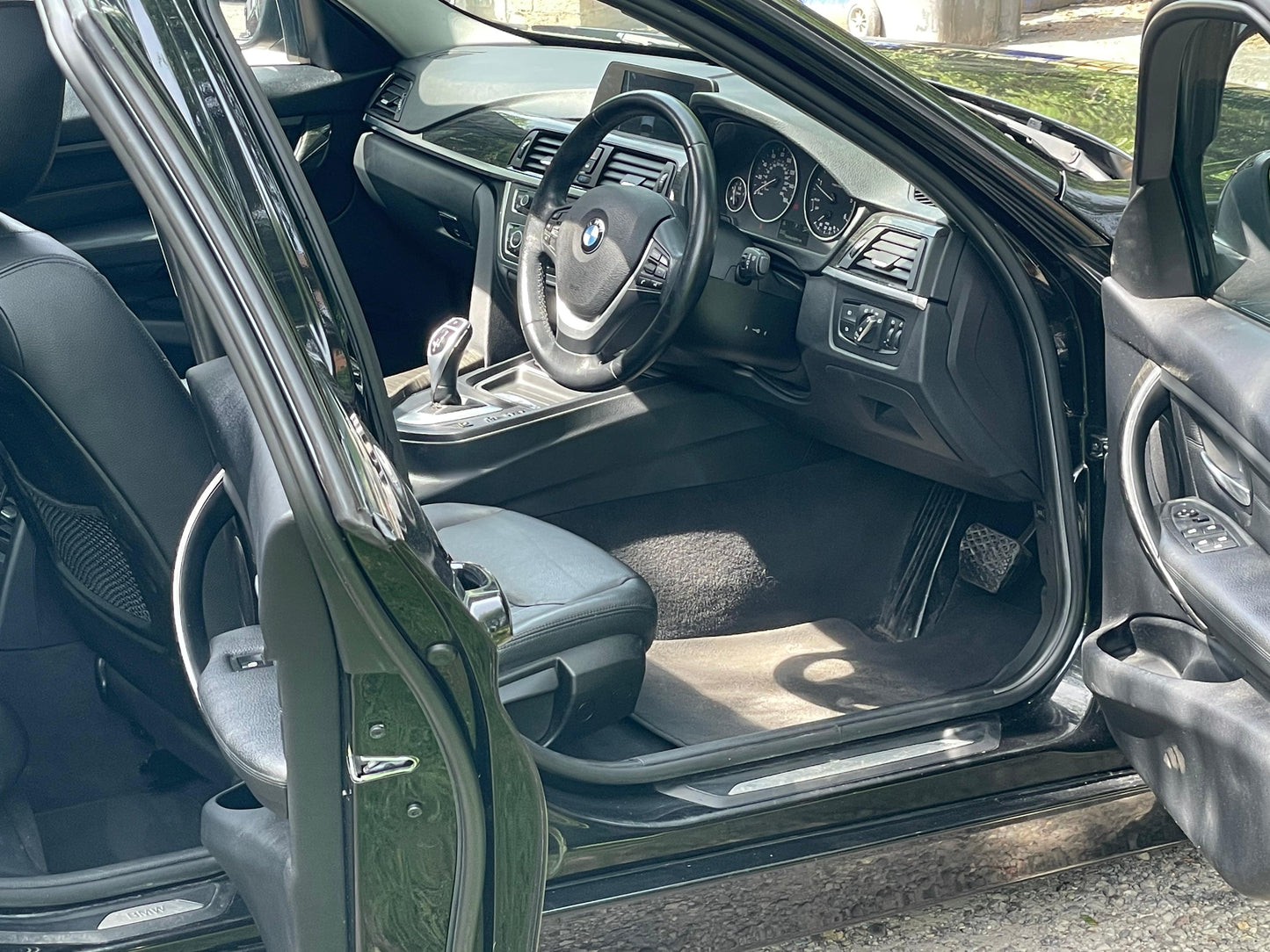 BMW 3 Series, Luxury, xDrive, 320d, Estate - YJ63EZM