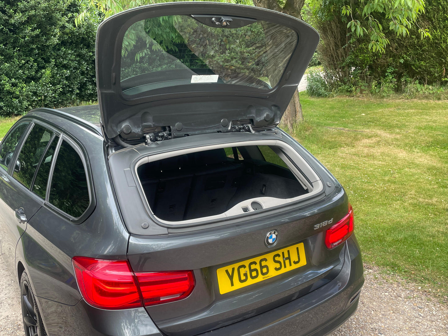 BMW 3 Series, SE, 318d, Estate - YG66SHJ