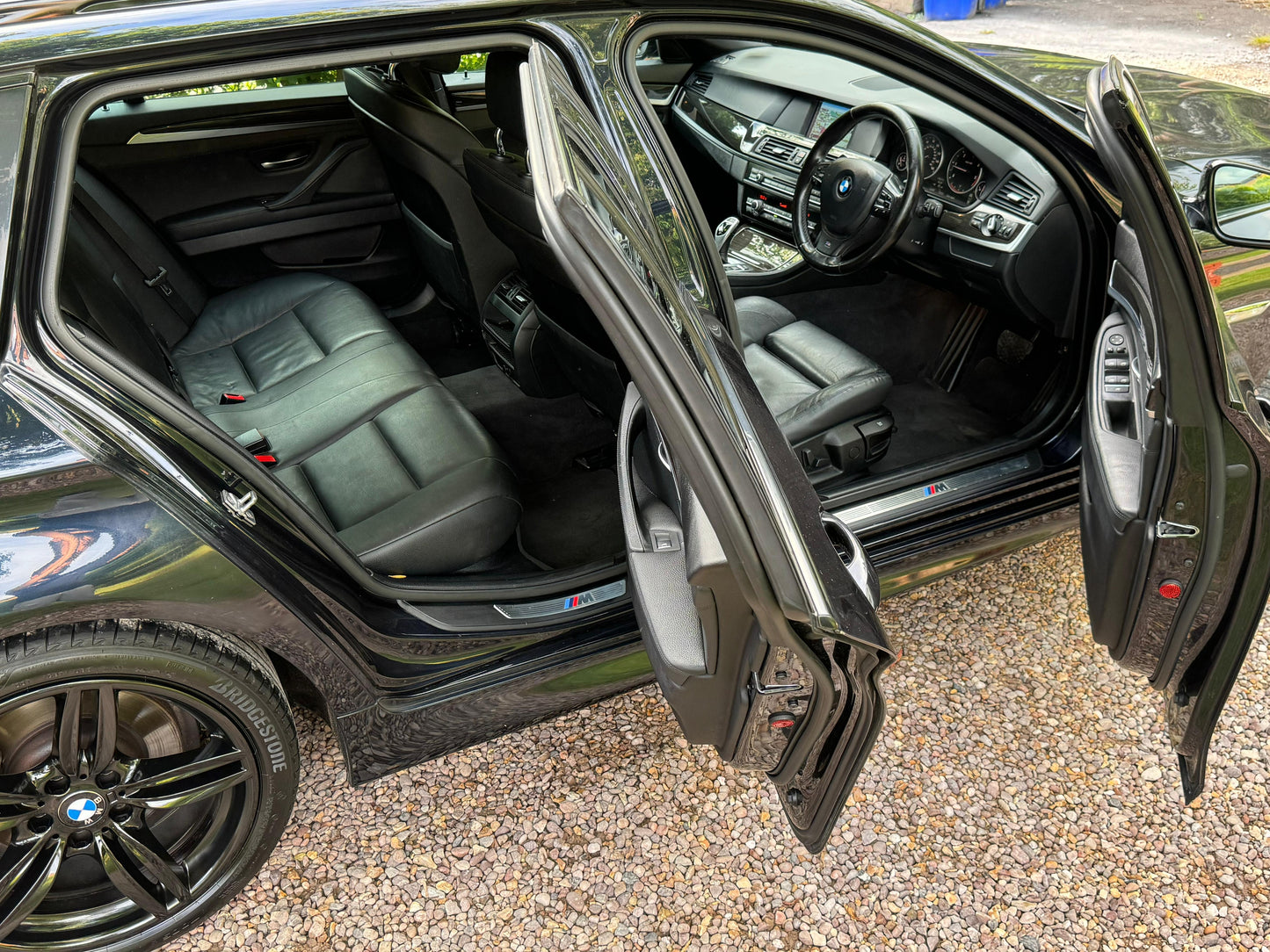 BMW 5 Series M Sport, Estate - AV11AVJ