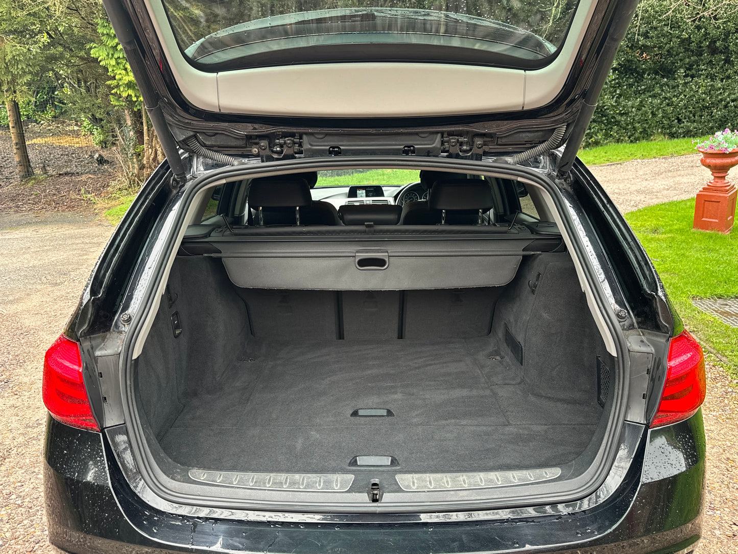 BMW 3 Series, SE, 318d, Estate - YK68NOJ