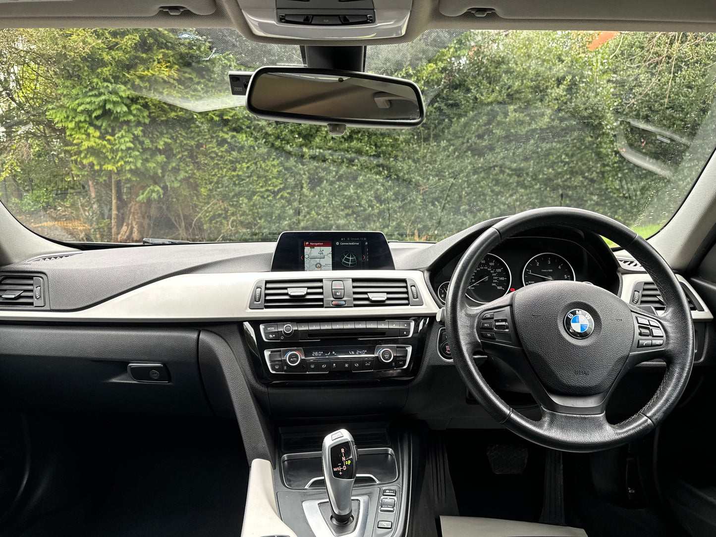 BMW 3 Series, SE, 318d, Estate - YK68NOJ