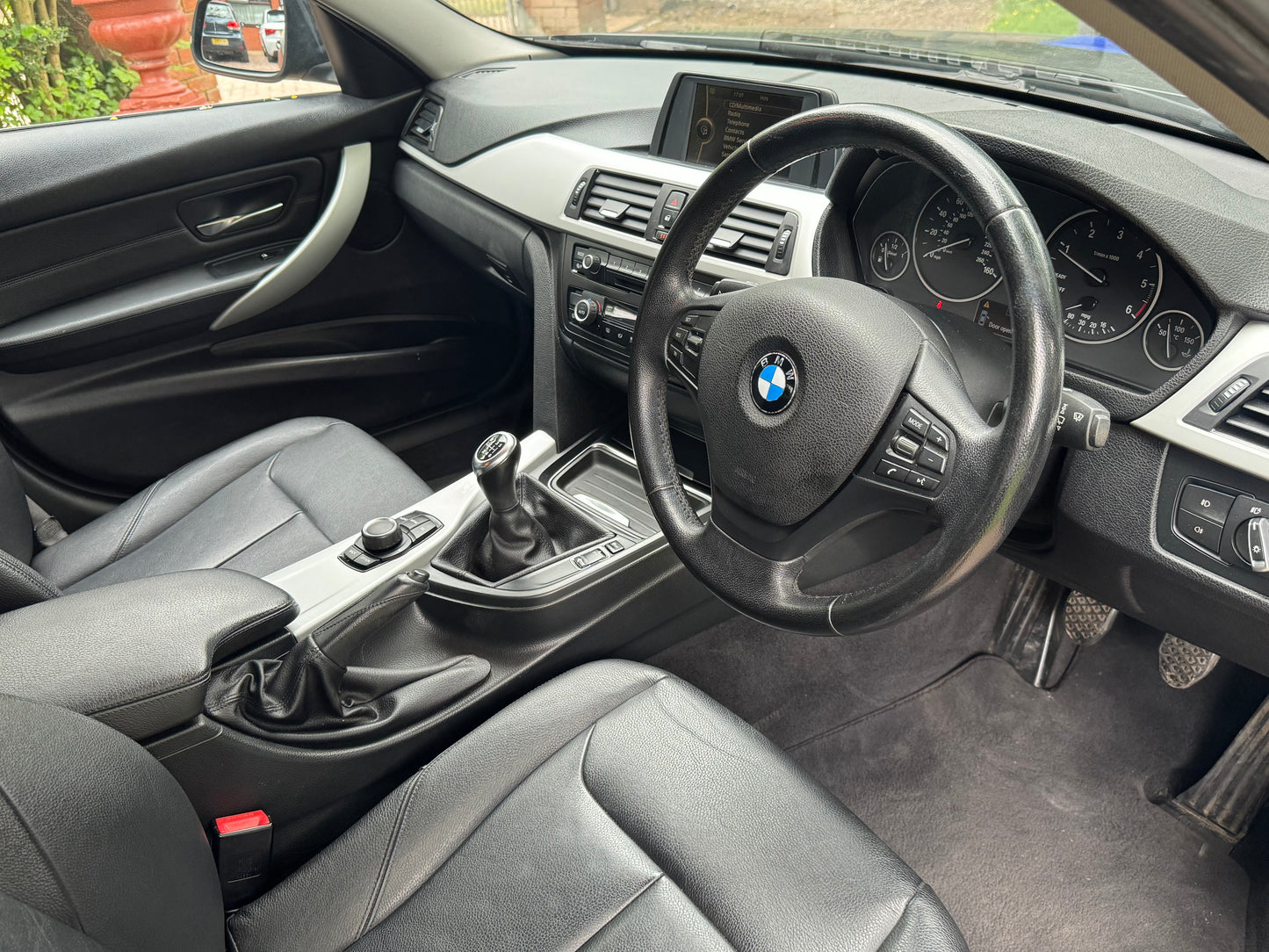 BMW 3 Series, SE, 320d, Saloon - YG62UYN