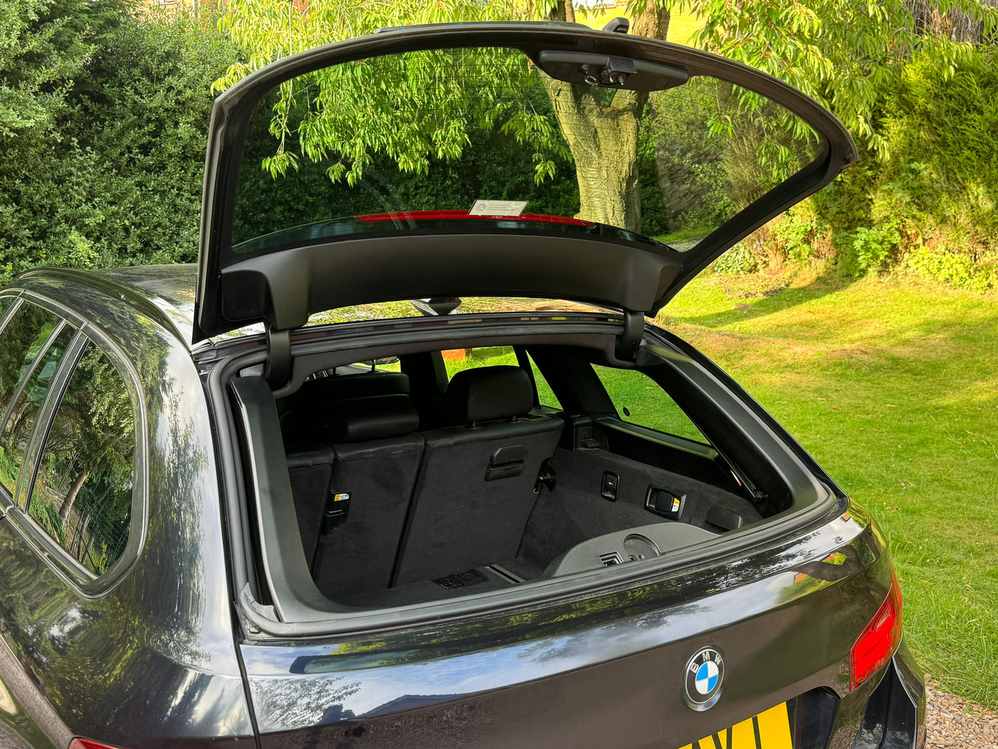 BMW 5 Series M Sport, Estate - AV11AVJ
