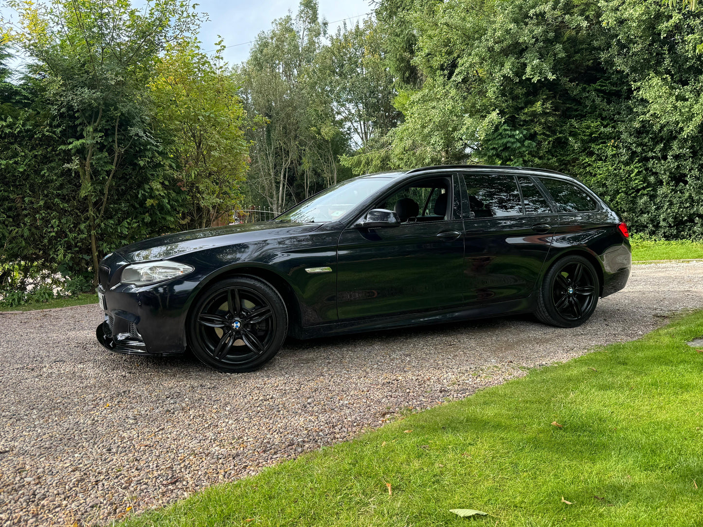BMW 5 Series M Sport, Estate - AV11AVJ