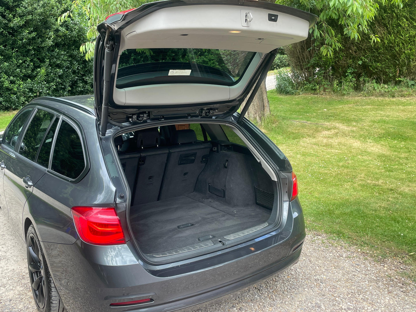 BMW 3 Series, SE, 318d, Estate - YG66SHJ